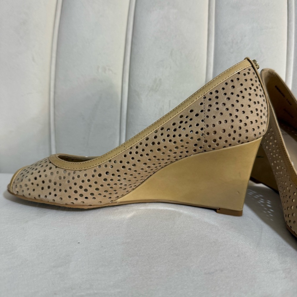 Stuart Weitzman Women’s Size 7.5 Perfecto Peep Toe Wedges - Picture 4 of 16